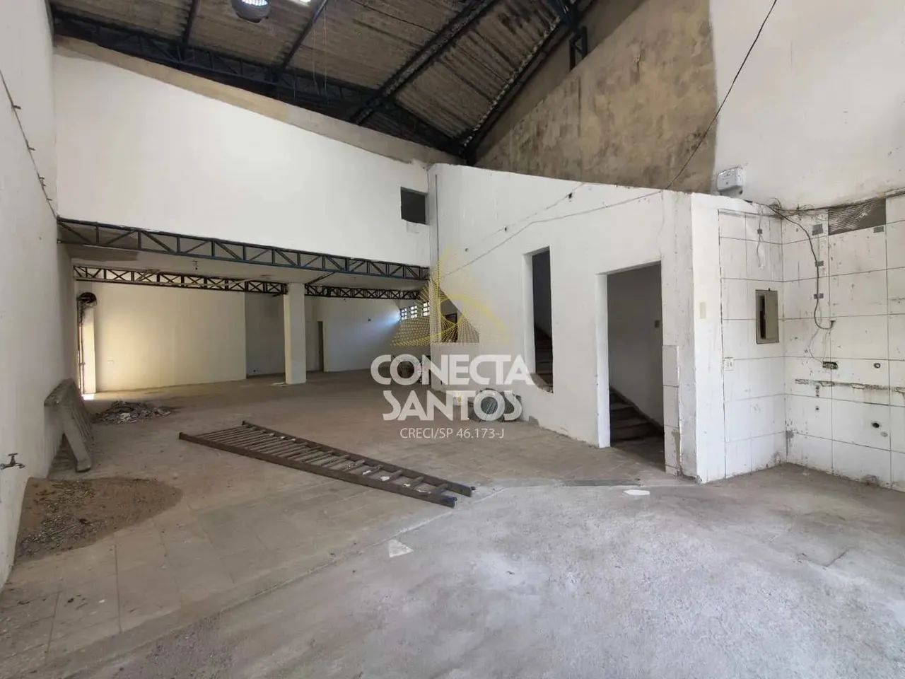 ALUGA-SE E VENDE-SE AMPLO GALPÃO NO MACUCO/SANTOS - Foto 3