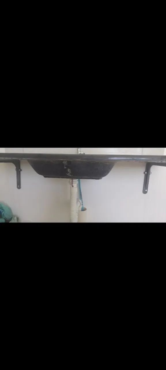 Pisa de cozinha e tanque