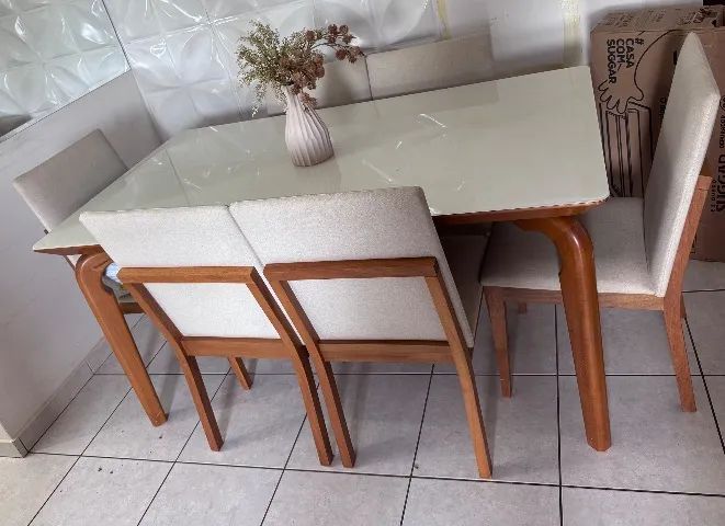 Mesa de jantar 1,60x0,90 com 6 cadeiras