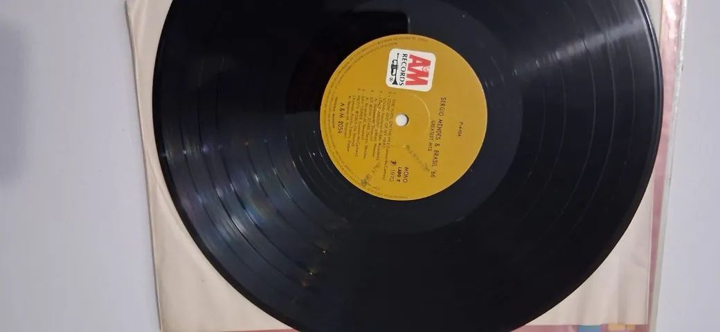 lp sergio mendes e Brasil 66 greatest hits mono - Foto 3