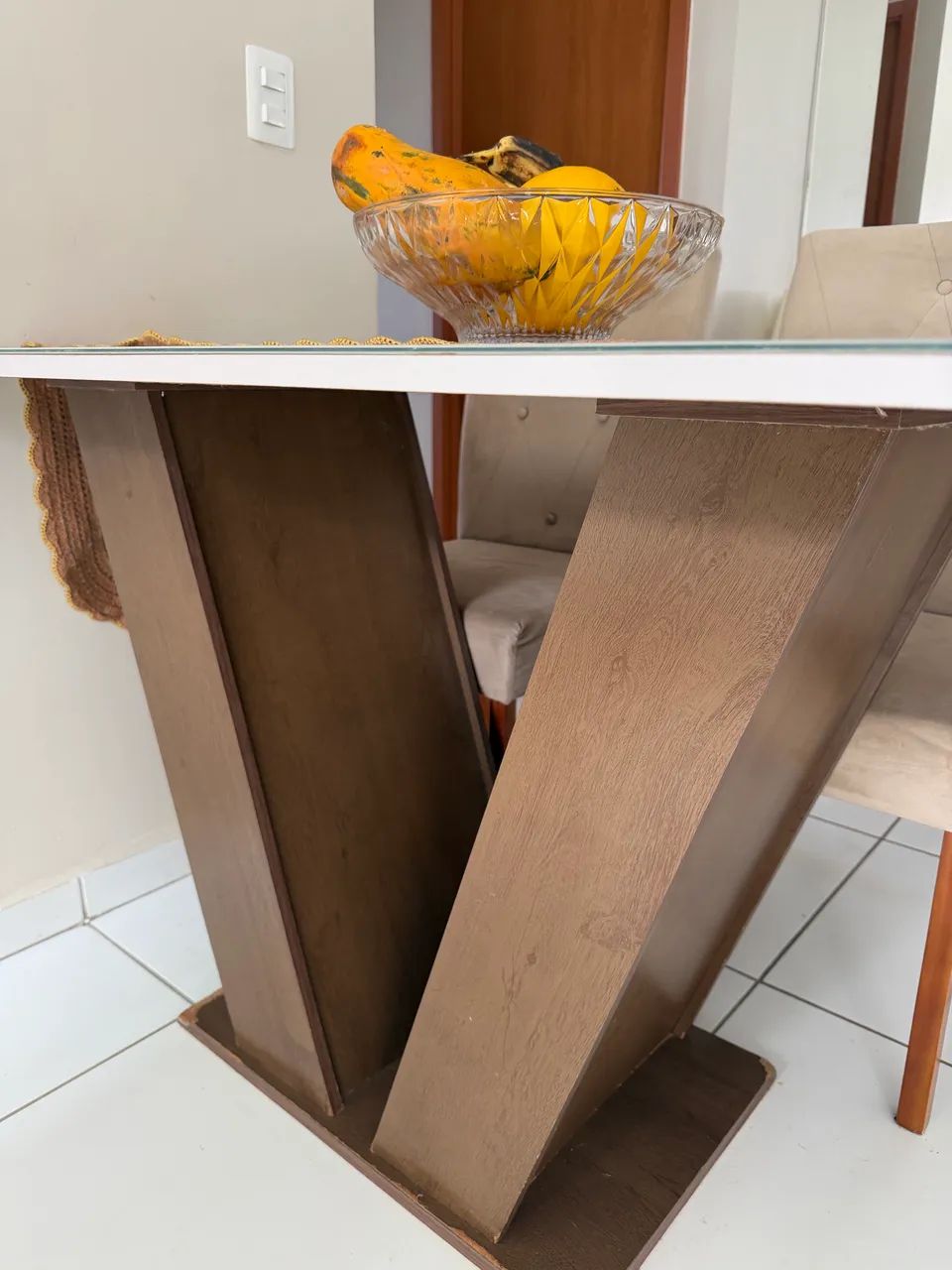 Mesa tampo de vidro, com 4 cadeiras - Foto 5