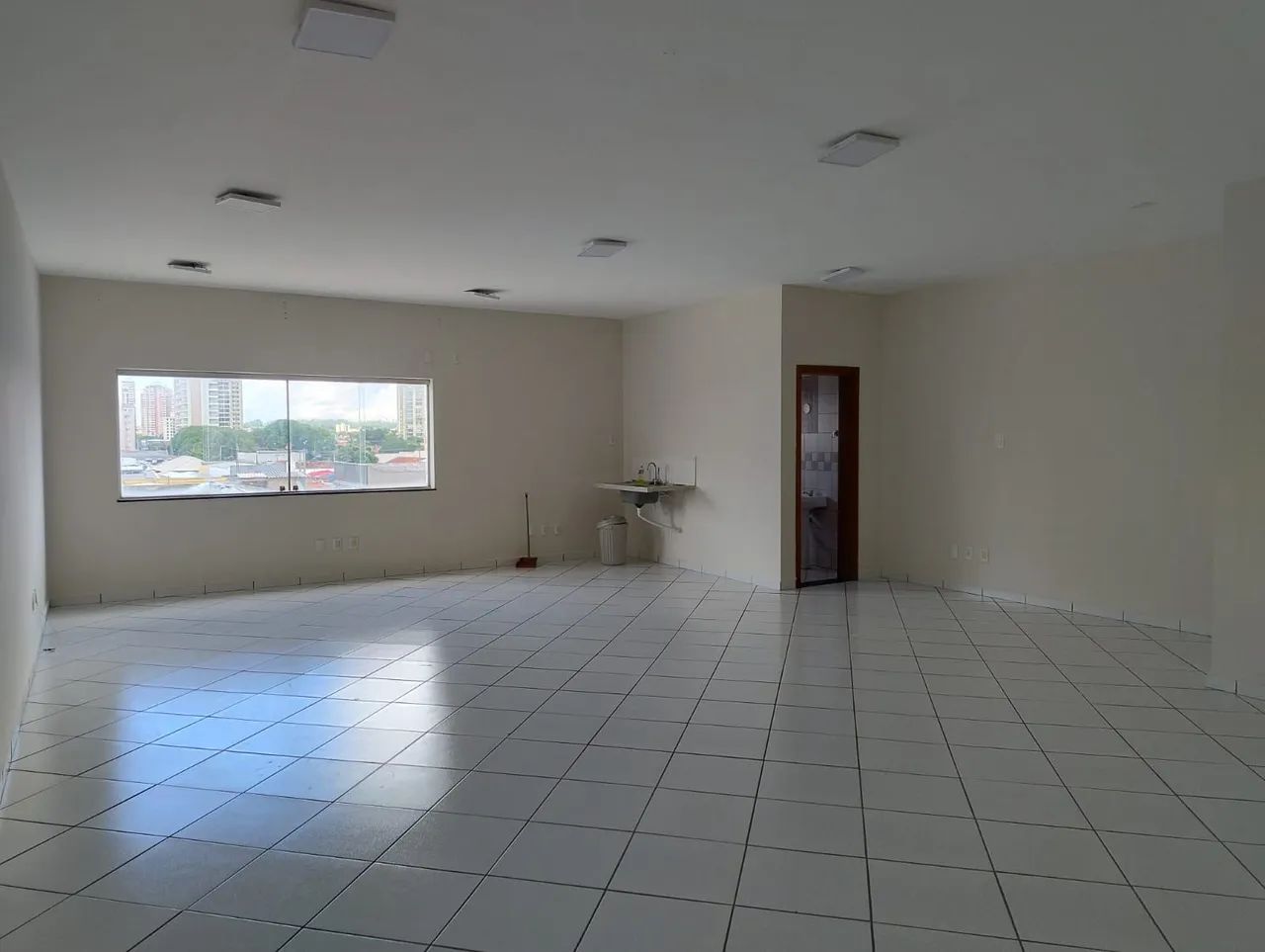 Alugo Sala Comercial - Centro de Indaiatuba  - Foto 3