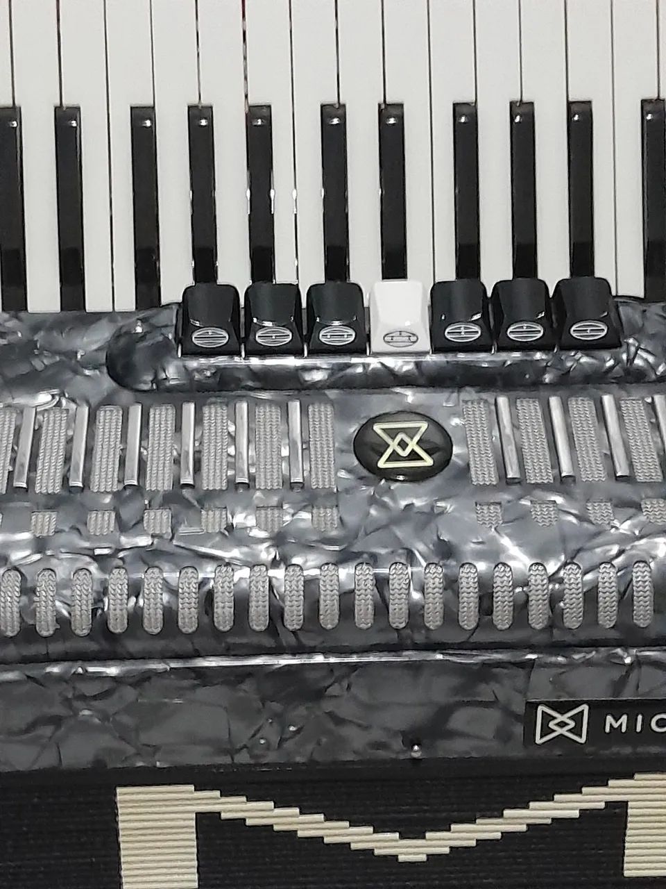 Sanfona maico seme nova com desmanche lateral muito afinada. - Foto 2