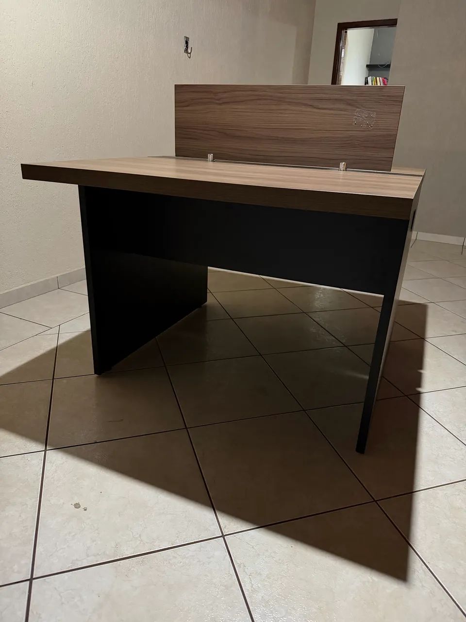 MESA DE DOIS LUGARES PARA ESCRITÓRIO  - Foto 3