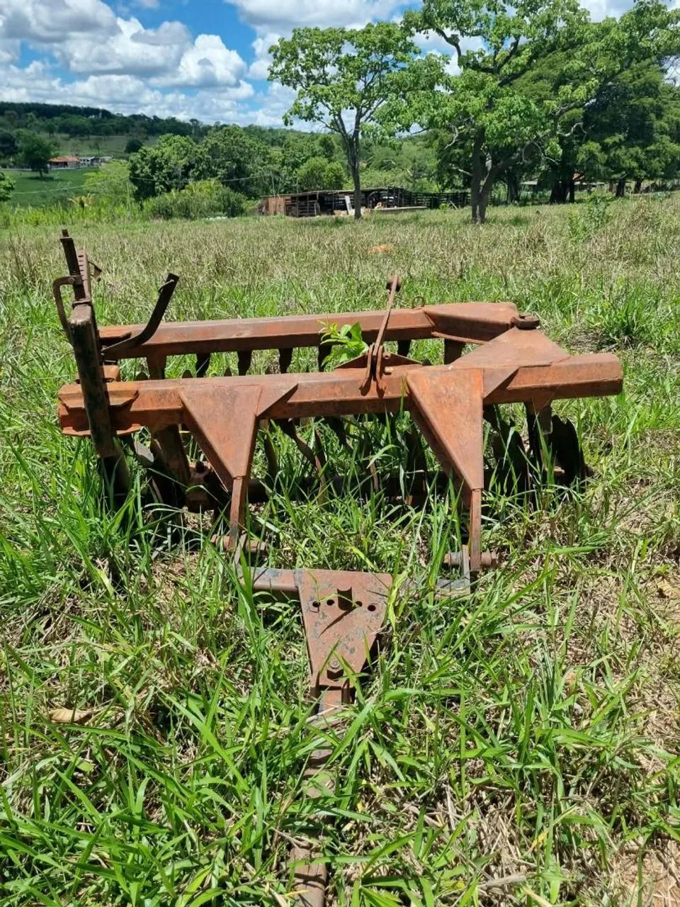 Arado , grade , forrageira 