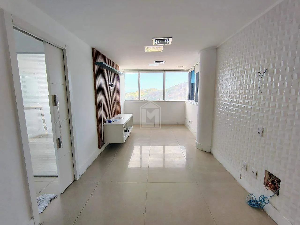 Excelente Sala Comercial no Edifício Petro Tower  45 m² | Pronta para Uso - Foto 2