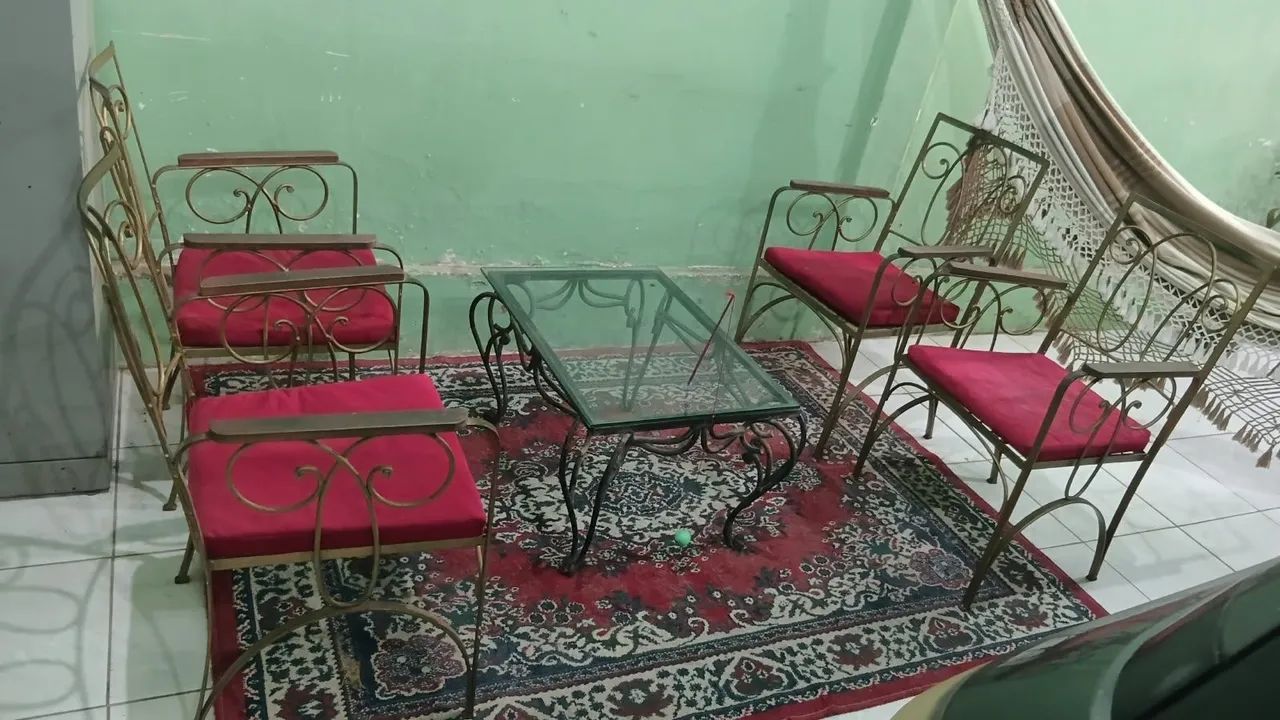 VENDO CONJUNTO DE CADEIRAS C/ MESA - Foto 2