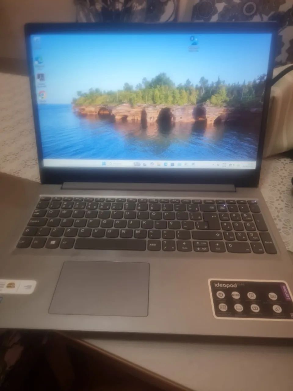 Notebook Lenovo muito novo e veloz