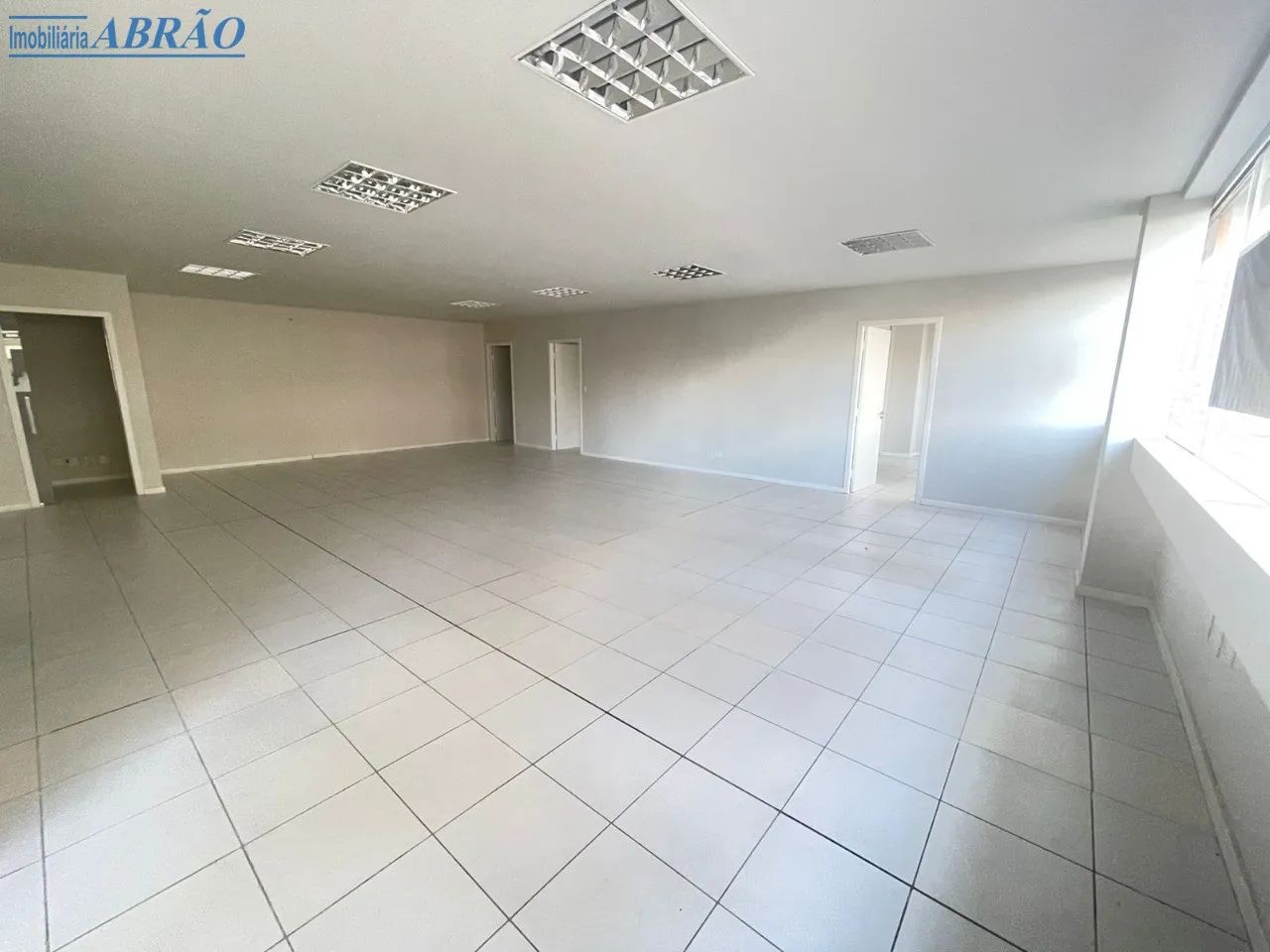 Sala em Sobreloja à venda em Zona 07, Maringá-PR - Foto 4