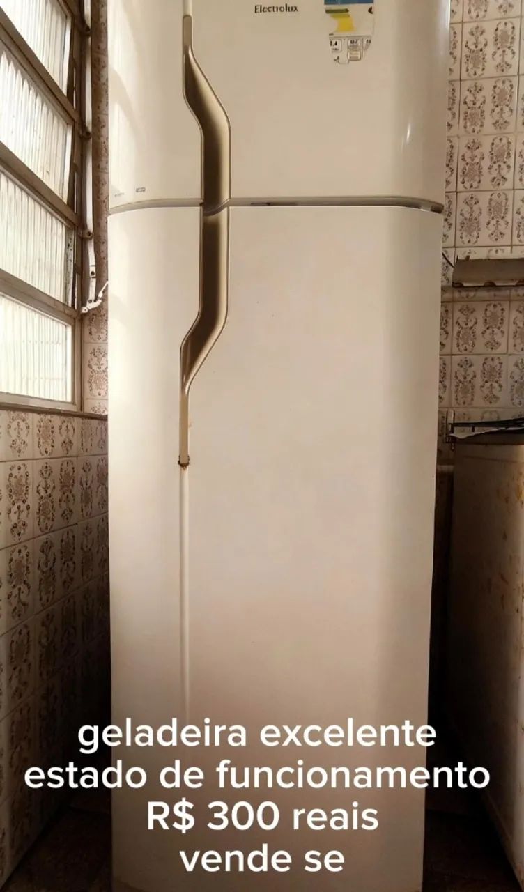 Moveis: Mesa, sofá, roupeiro, rack e geladeira - Foto 2