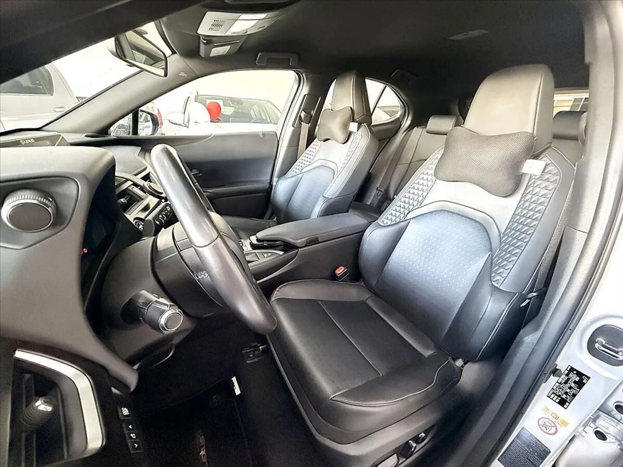 Lexus UX-250h Dynamic 2.0 16V Aut.(hybrid), foto 4 de 15