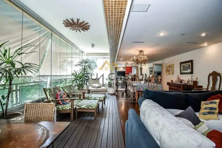 Apartamento com potencial à venda em Copacabana. REF: AP0154