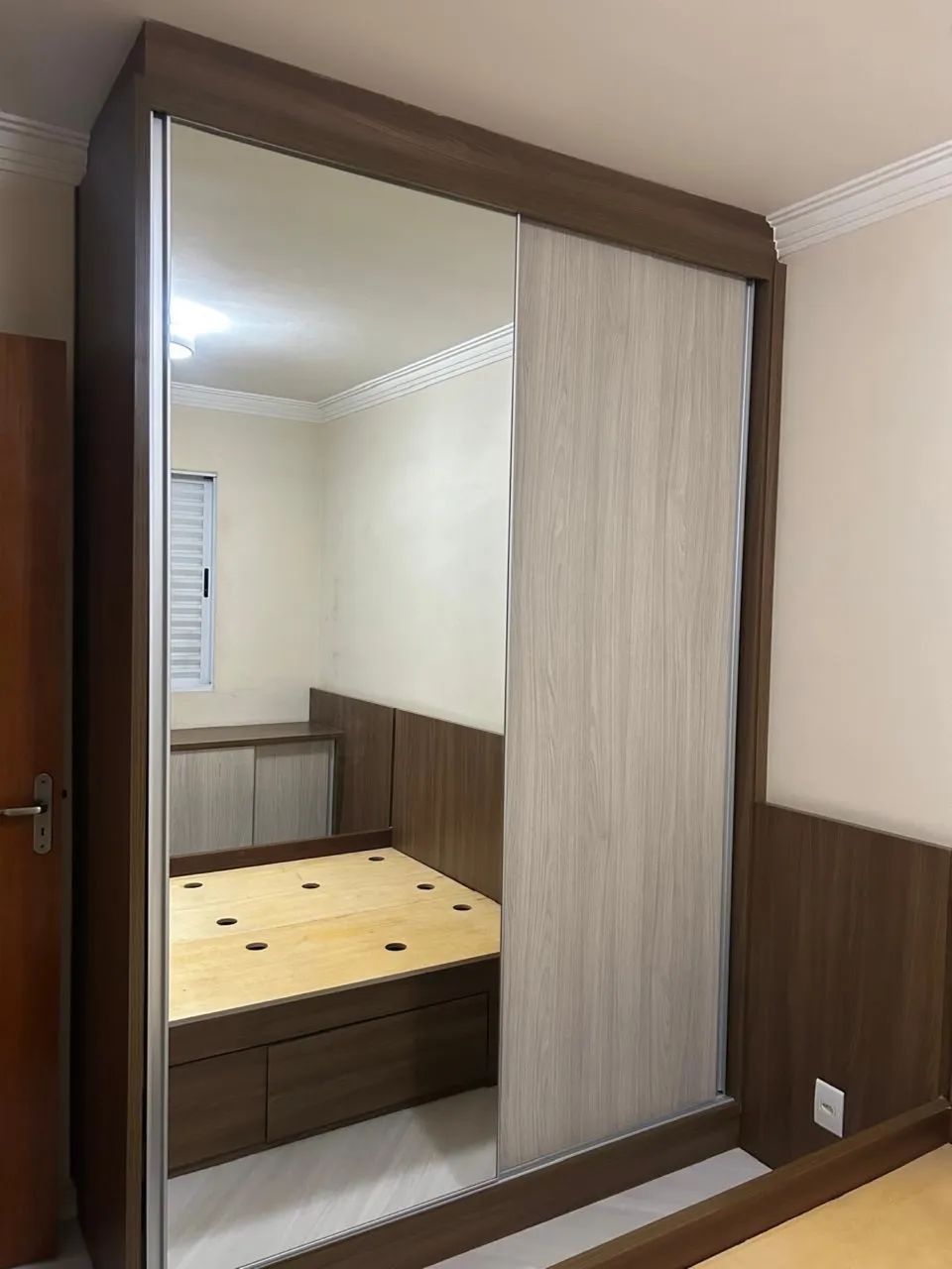 Guarda Roupa com espelho - excelente qualidade