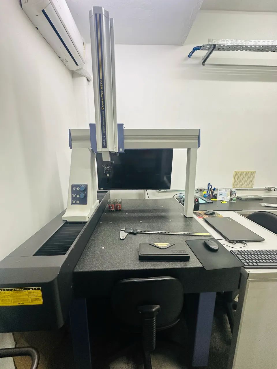 TRIDIMENSIONAL MITUTOYO CRYSTA-PLUS M574