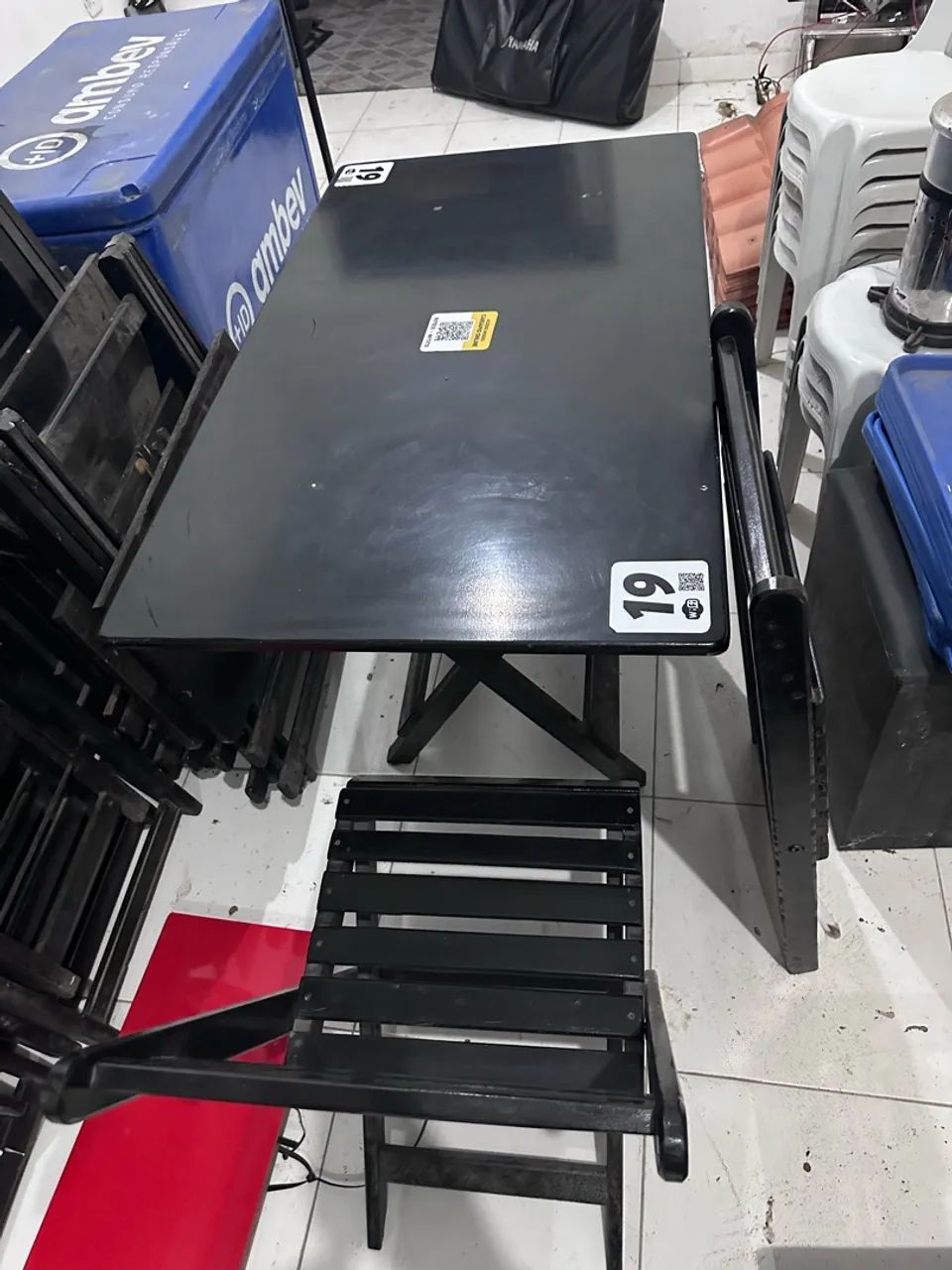 Mesa dobrável com 4 cadeiras 