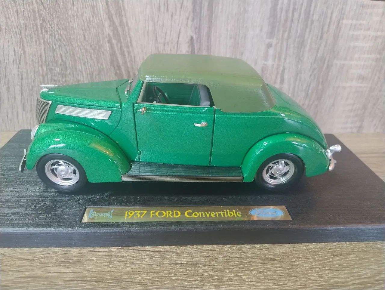 Ford 1937 Conversível - Road Legends 1/18 - Foto 4