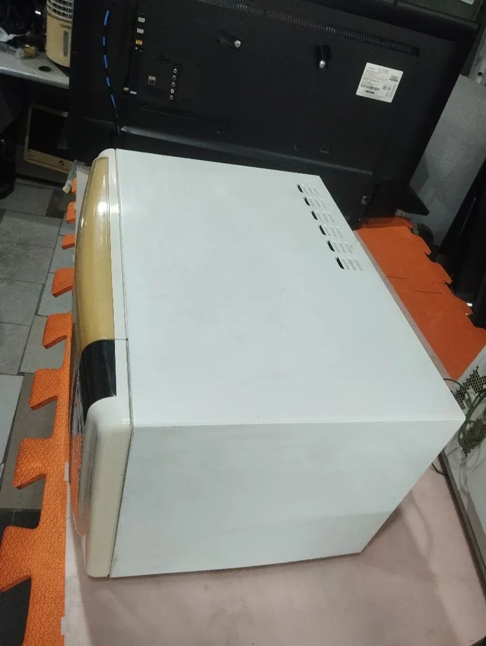 Vendo microondas Eletrolux 31 litros  - Foto 3