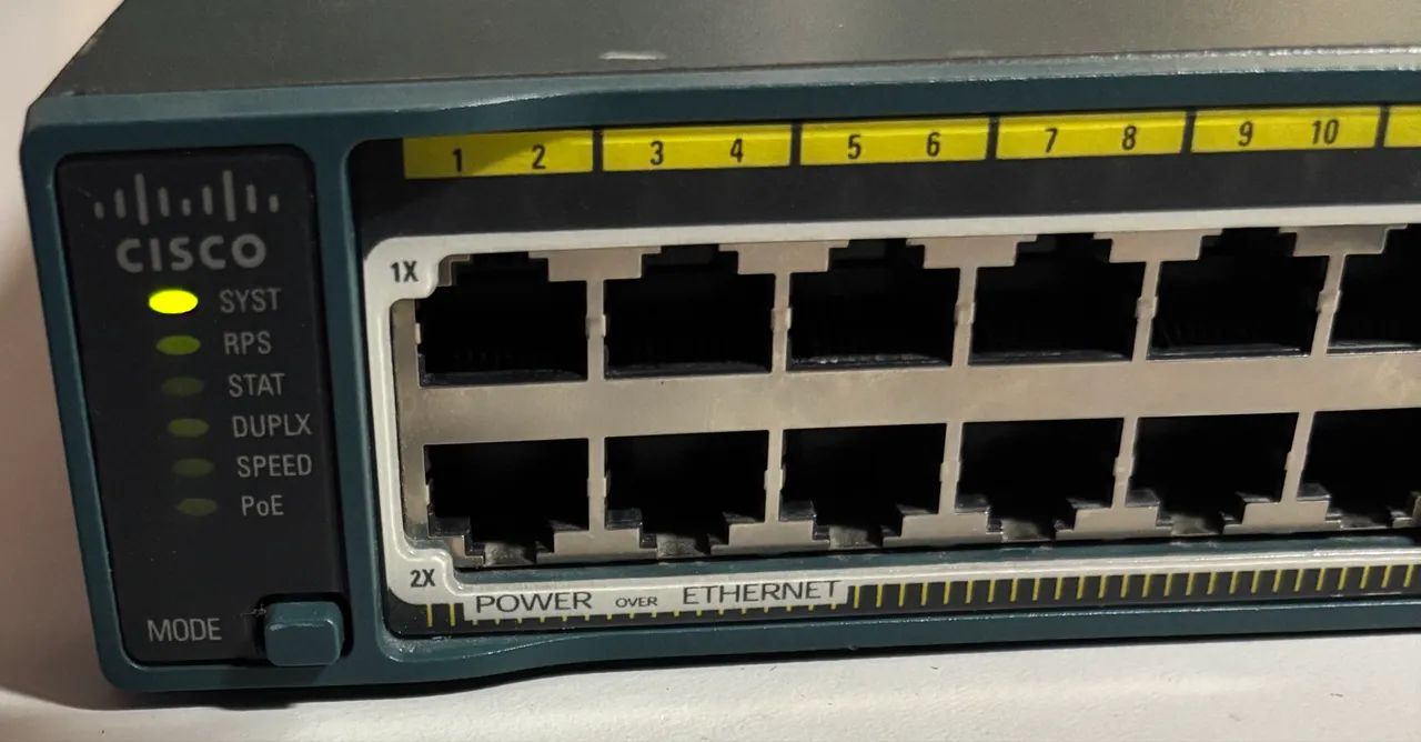Switch Cisco Catalyst WS-C2960-48PTS-L - Foto 2