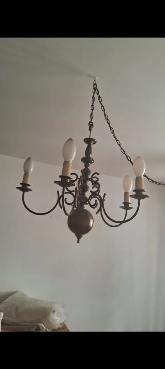 Lustre de 5 Braços belíssima peça  - Foto 3