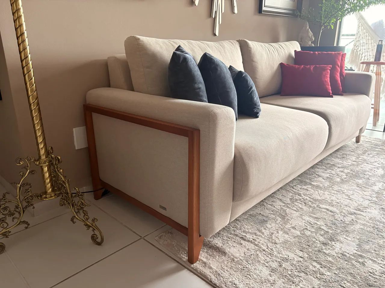 Sofá 3 lugares com 1 ano de uso - Foto 4