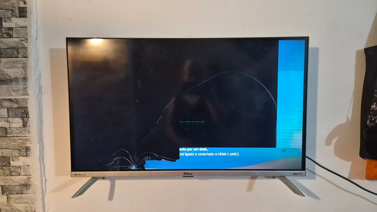 Tv quebrada para retirada de peças