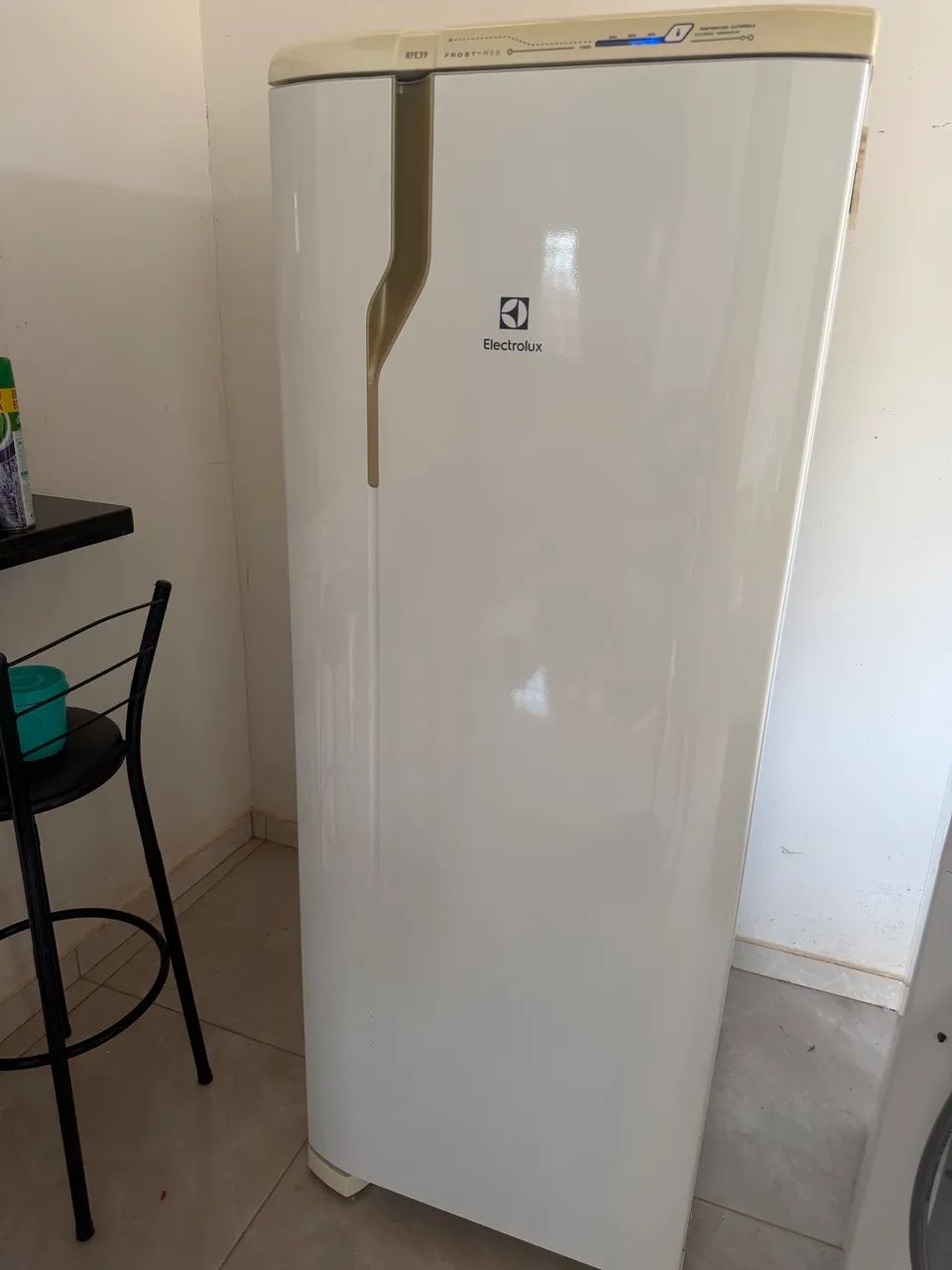 Vende geladeira frost  free, funcionando perfeitamente  - Foto 2