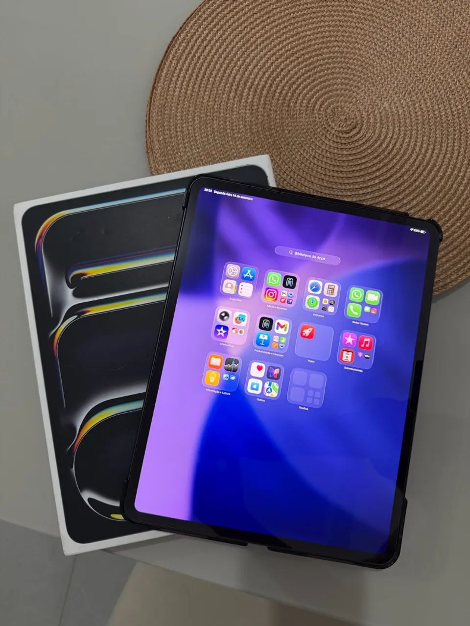 Vendo iPad Pro 13 polegadas com chip M5 e 512 GB de armazenamento.