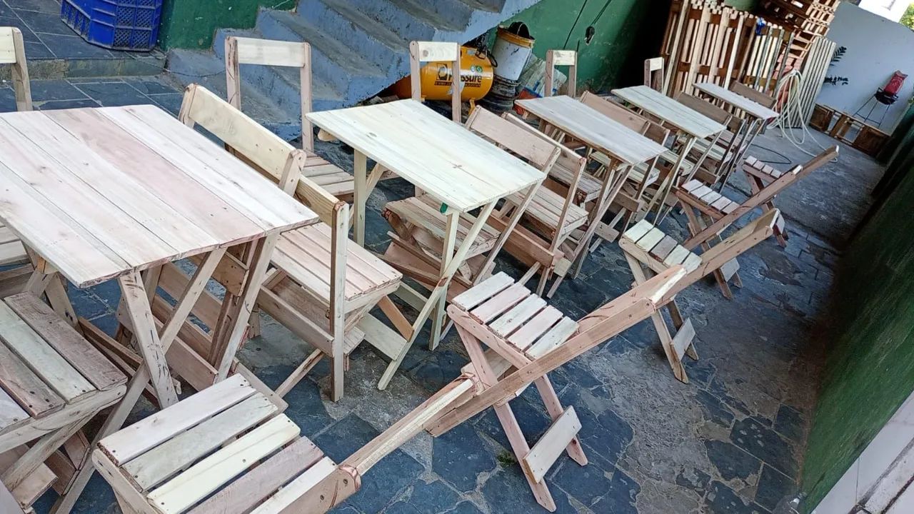 Mesa e cadeiras 