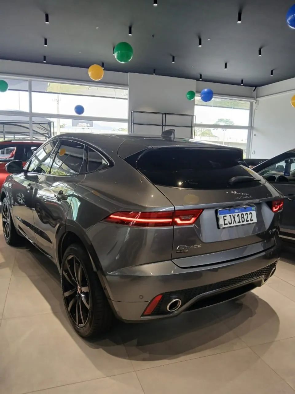 Jaguar E-Pace R-dynamic HSE 2.0 AWD 300cv Aut. 2018 - Foto 4