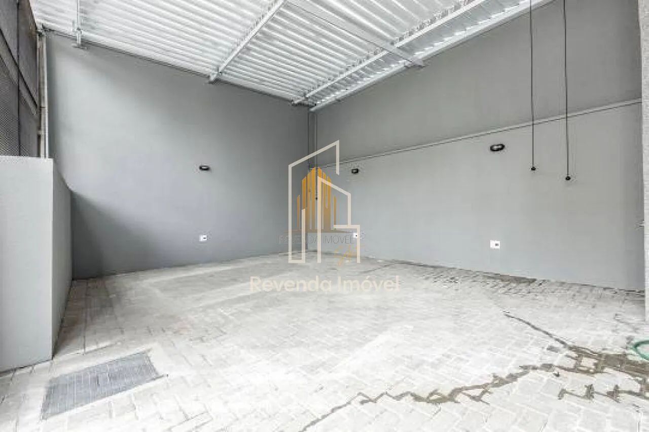 PRÉDIO COMERCIAL LOCALIZADO NO BOM RETIRO POSSUI 253M² COM 8 LOJAS E 7 STÚDIOS Á VENDA