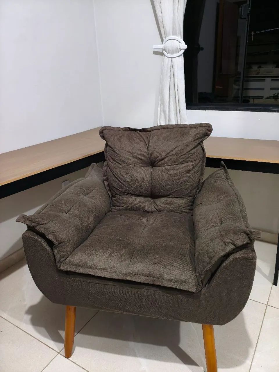 Poltrona estofada marrom