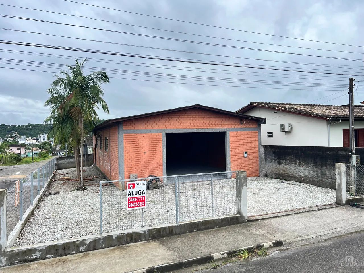 Galpão com aproximadamente 162 m²