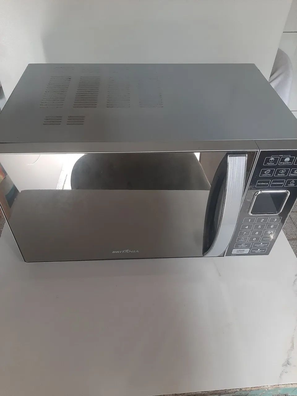 Micro-ondas Britânia 
