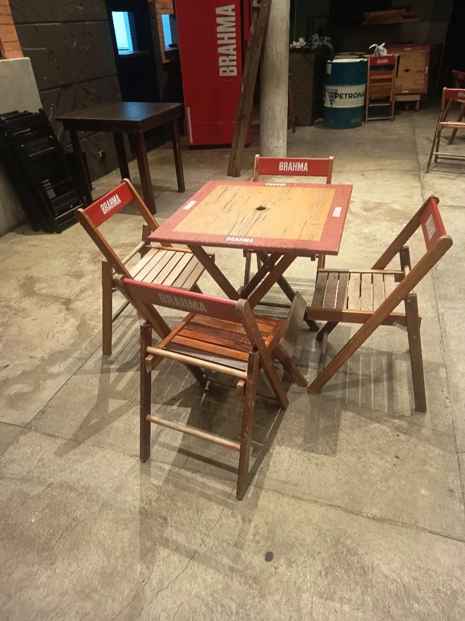 Jogo de mesa dobrável da Brahma usado - Foto 2