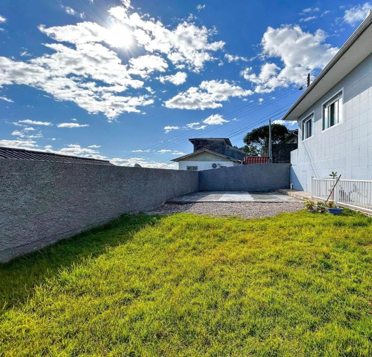 Vende se casa na costeira, aceita proposta 