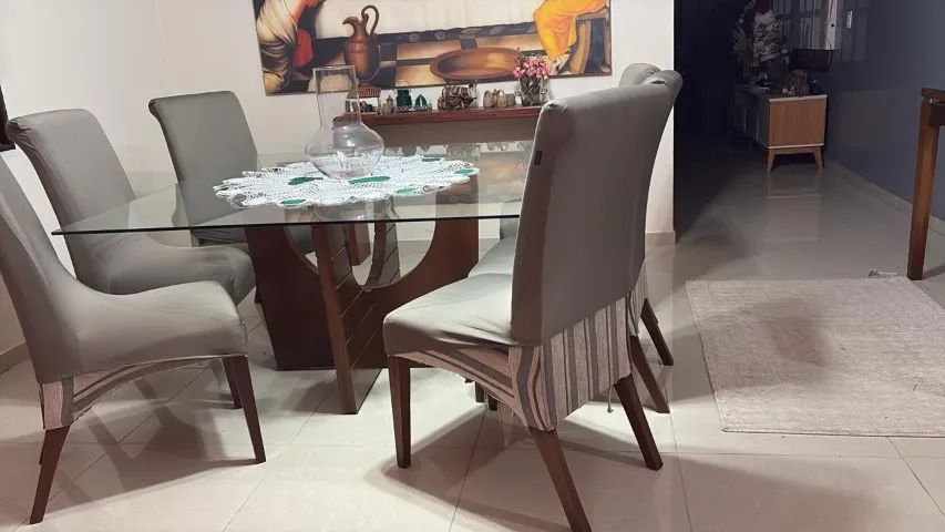 Mesa de jantar quadrada