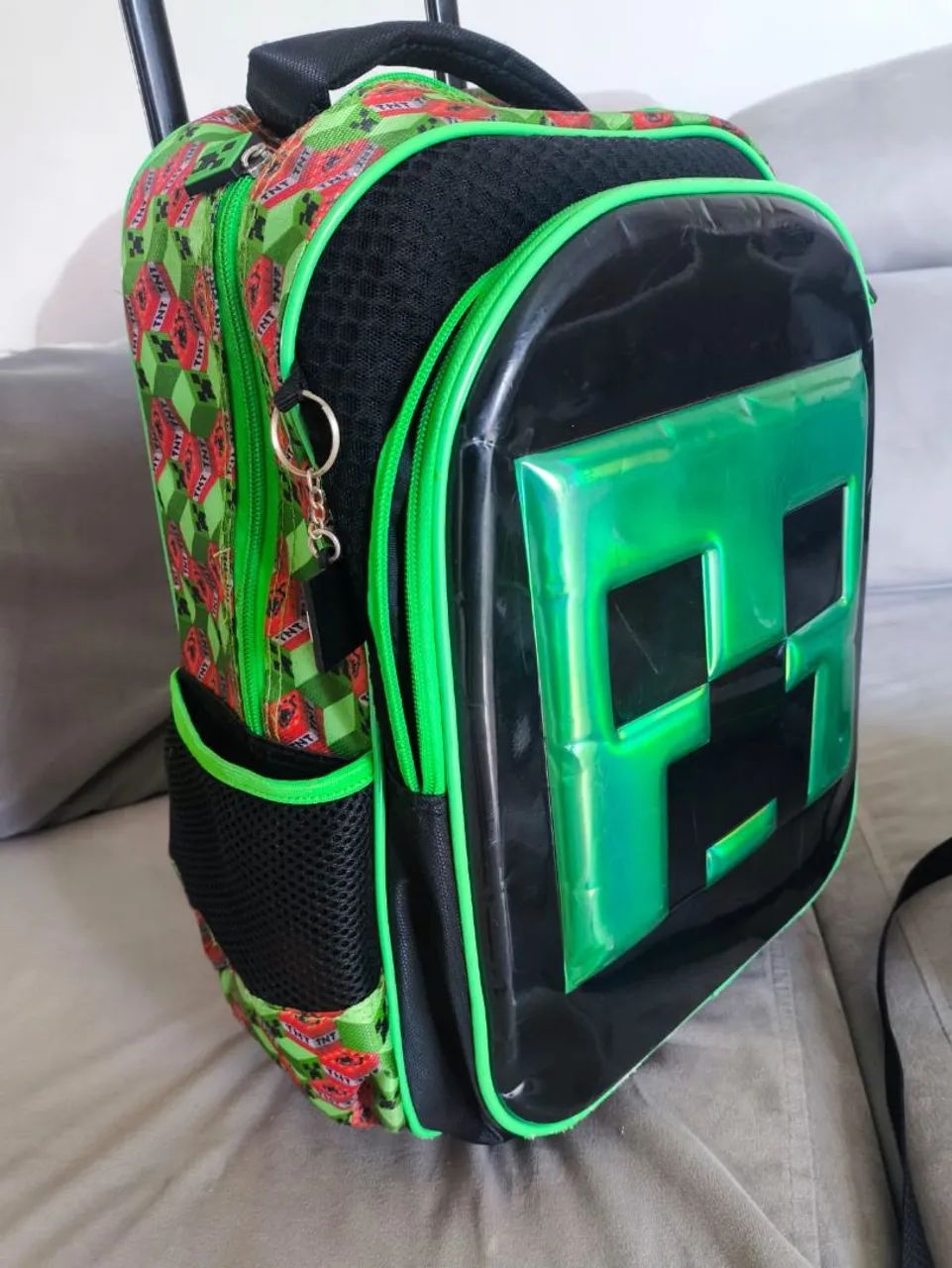 Vendo mochila e lancheira do Minecraft em ótimo estado - Foto 2