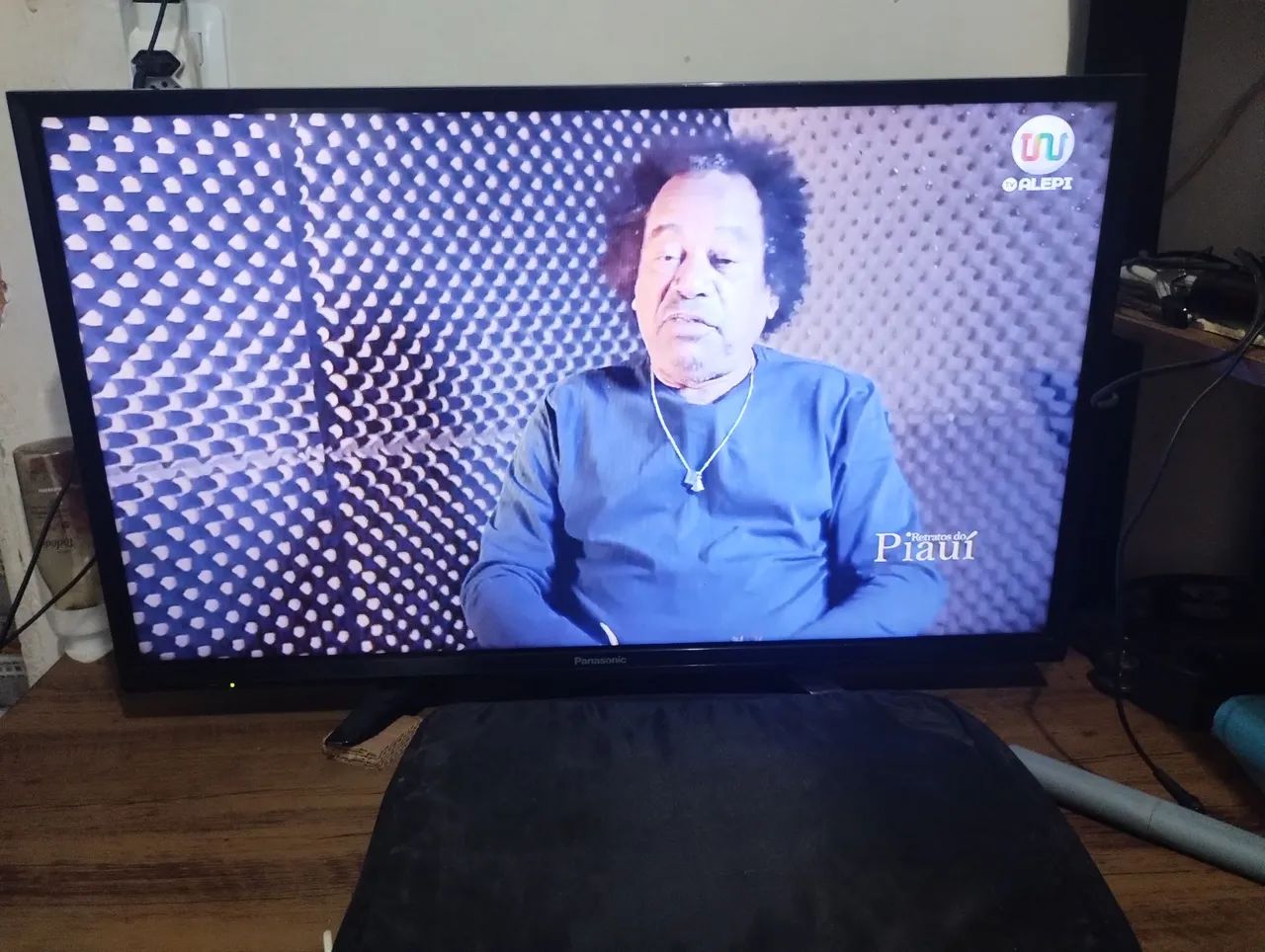 TV Panasonic 32" LED HD TC-32D400B (NÃO É SMART)