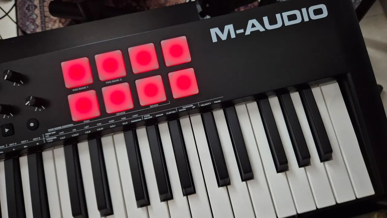 Controlador MIDI OXYGEN 61 - Foto 5