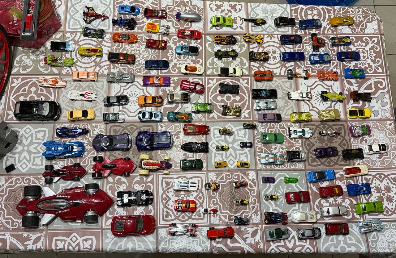 Lote de carrinhos Hotwheels - Foto 2