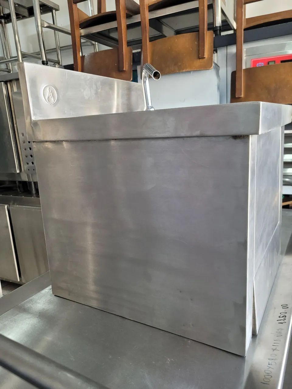 Pia inox com acionamento de joelho  - Foto 4