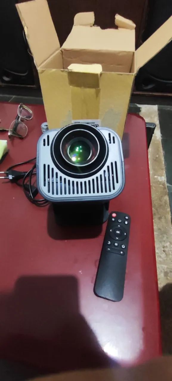 Projetor Smart LED - Cinema em Casa (Bivolt) - Novo na Caixa