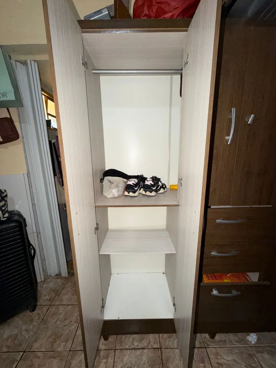 Guarda roupa solteiro pequeno 475516609275504642