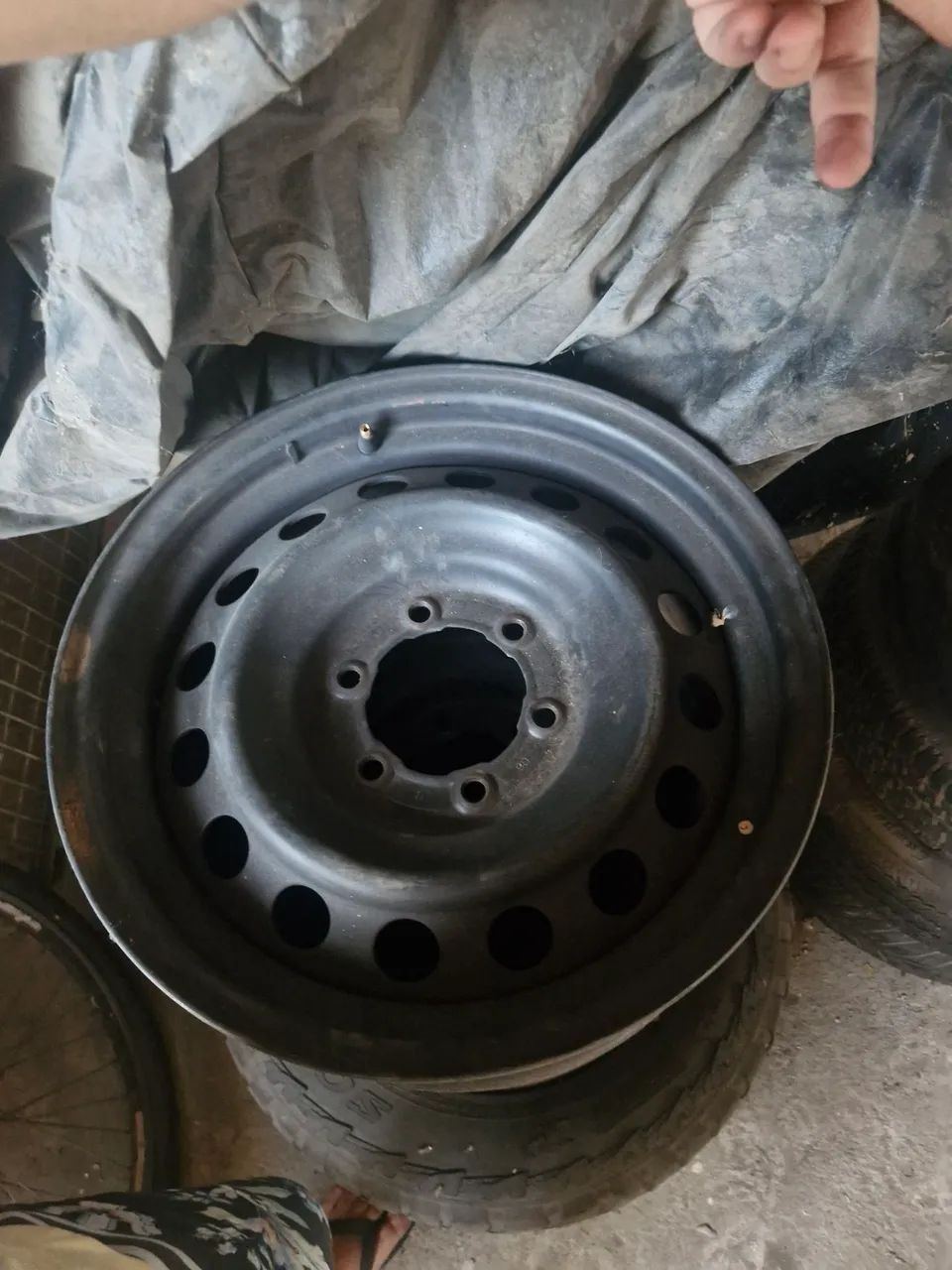 Jogo Roda Hilux aro 17 tala 7 de ferro - Foto 3