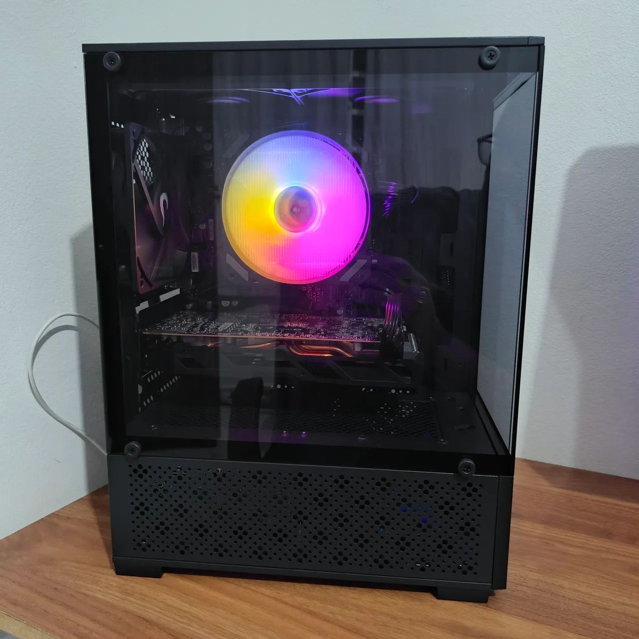 PC gamer Ryzer 5 4500 e RX590 Gigabyte 16gb RAM compacto - Foto 2