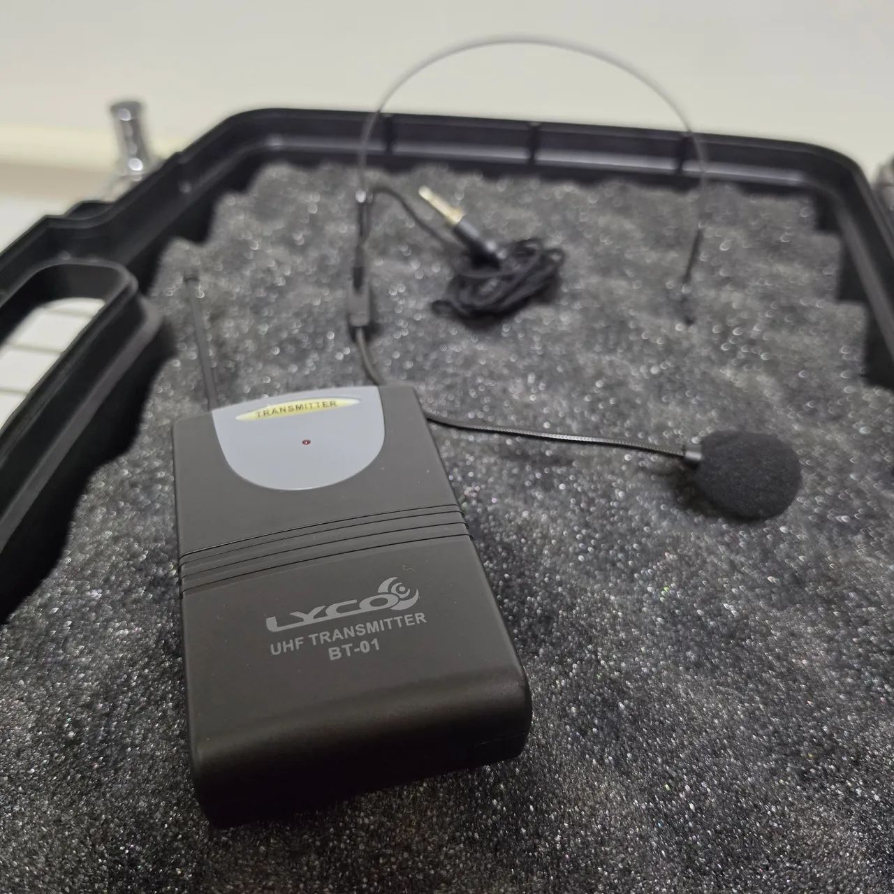 Microfone Sem Fio Lyco UH-02 UHF + Headset + Maleta - Foto 4