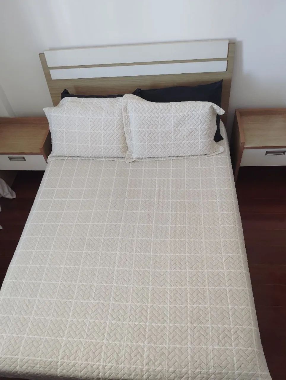 Cama casal c/ colchão e 2 criados mudos  - Foto 4