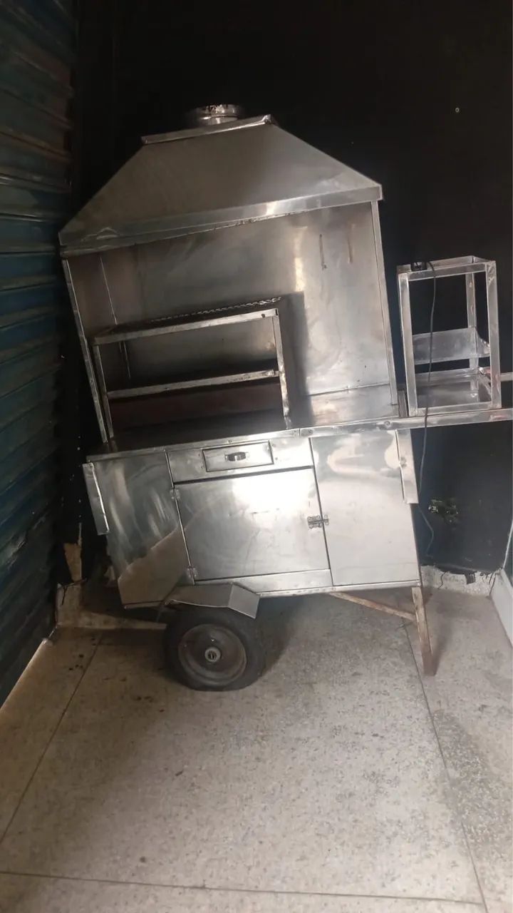 Carrinho de churrasco de alumínio.