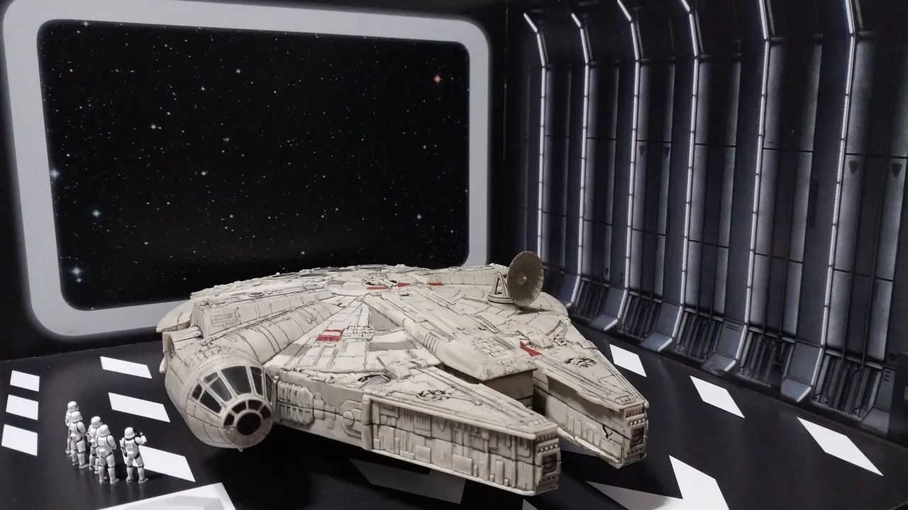 Diorama Star Wars Hangar 347 Millennium Falcon 
