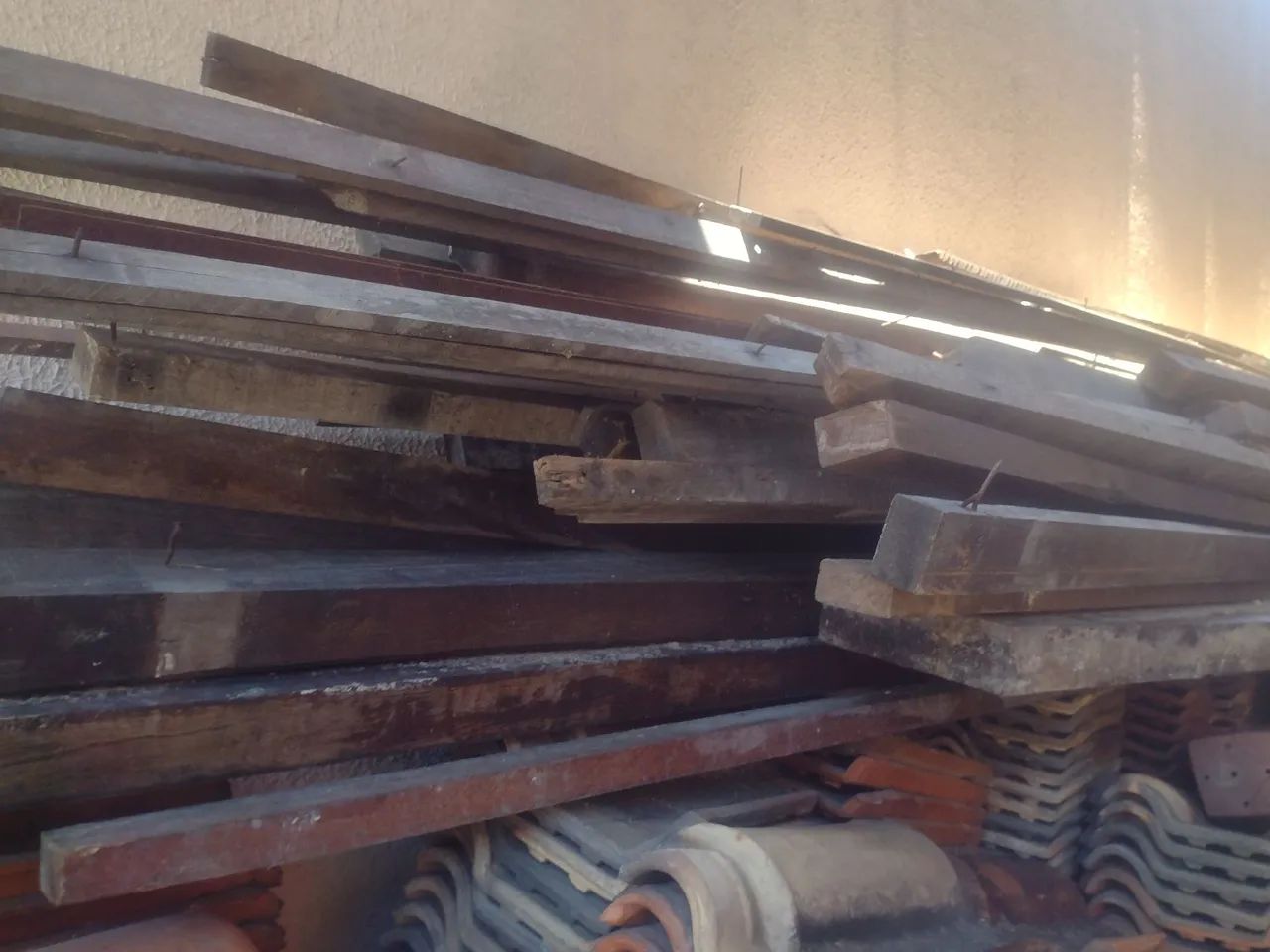 Colonial roof tile